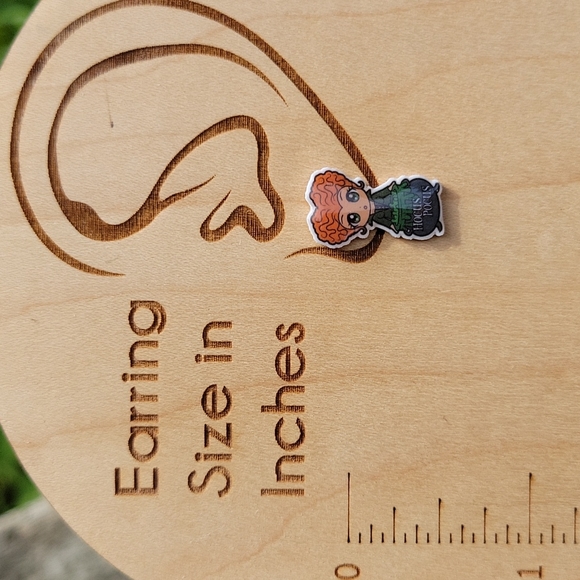 Winifred Sanderson Stud Earrings, mismatched - Picture 4 of 8